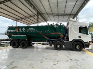 Caminhão para coleta de efluentes líquidos perigosos gerados pelas Indústrias Galvânicas
